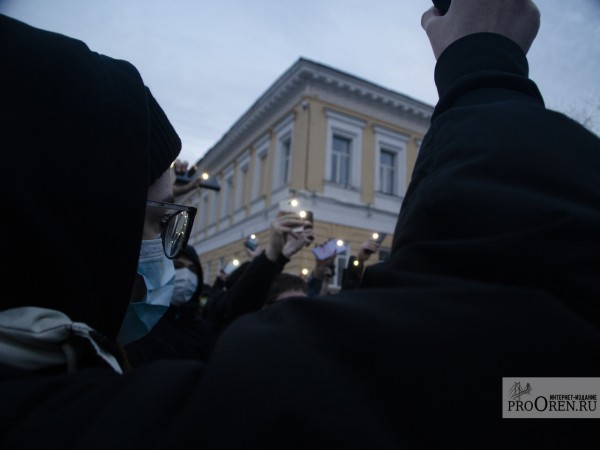 Фоторепортаж с акции в поддержку Алексея Навального в Оренбурге
