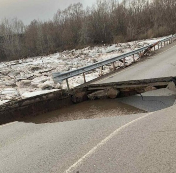 В Бузулуке обрушился мост через реку Самара