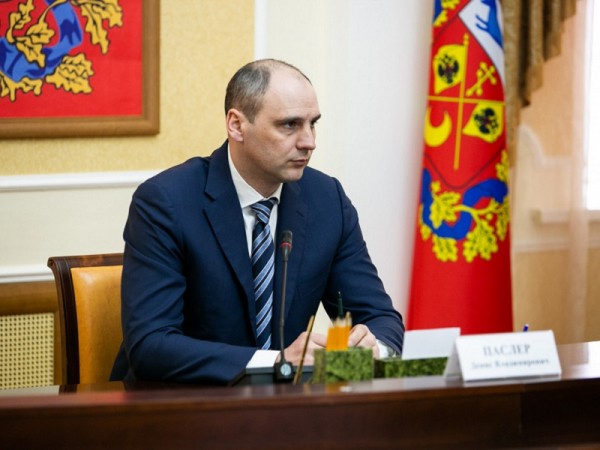 Денис Паслер призвал не спешить с ремонтом неоттаявших дорог в Оренбурге 
