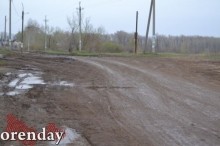 Жители Овощевода бьют тревогу: дорогу к озеру начали отсыпать асфальтовым срезом