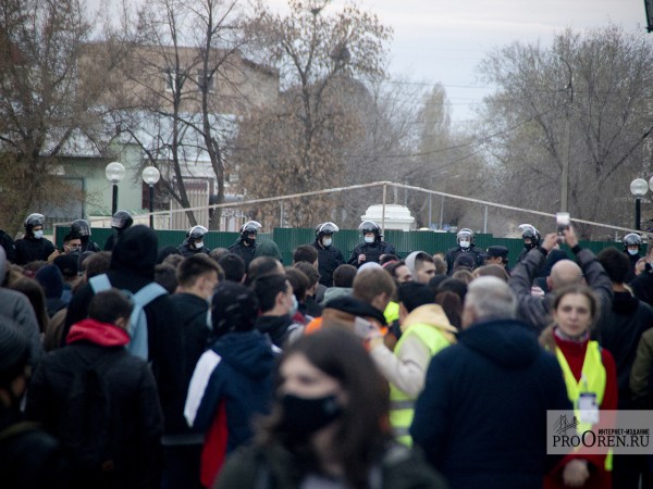 Фоторепортаж с акции в поддержку Алексея Навального в Оренбурге