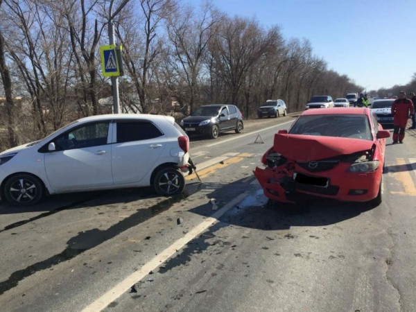 В Оренбуржье на трассе "Мазда" протаранила "Киа": есть пострадавшие В Оренбуржье на трассе "Мазда" протаранила "Киа": есть пострадавшие