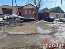 Ямы имени Паслера, Путина и прочих на дорогах Оренбурга экстренно подлатали