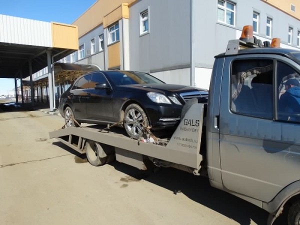 На границе Оренбуржья задержали &laquo;Mercedes E 200&raquo; с признаками угона