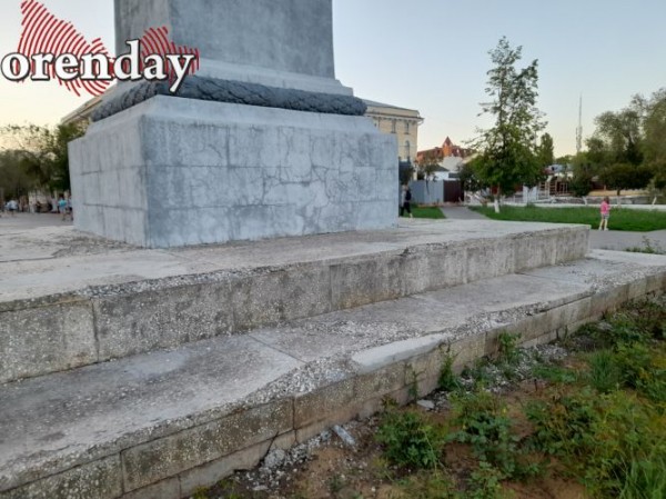 Постигнет ли памятник Чкалову в Оренбурге участь скульптуры Ленина