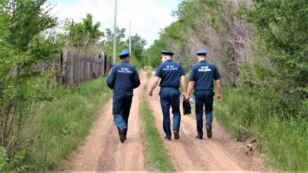 В Оренбуржье проходят противопожарные рейды на дачных и садовых участках В Оренбуржье проходят противопожарные рейды на дачных и садовых участках