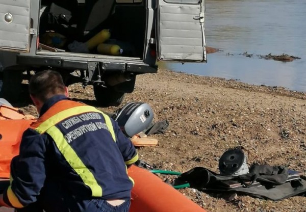 Перевернулась лодка. Под Оренбургом сотрудники АСС спасли туриста