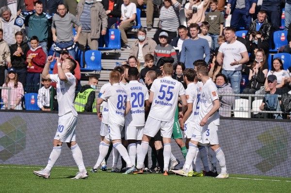 Один шаг до Премьер-лиги: &laquo;Оренбург&raquo; победил &laquo;Томь&raquo; Кержакова