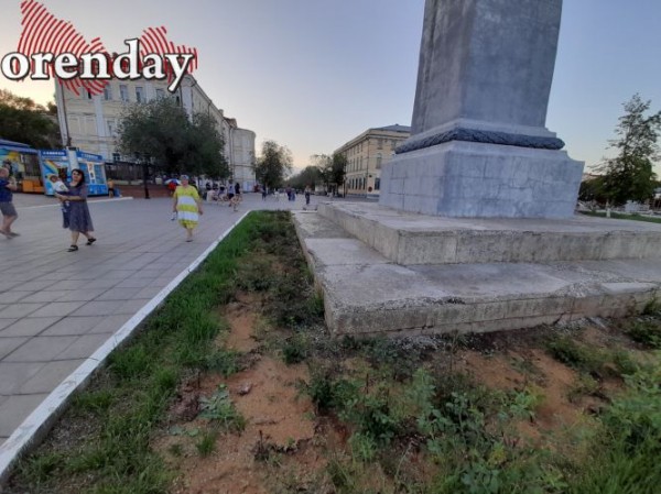 Постигнет ли памятник Чкалову в Оренбурге участь скульптуры Ленина