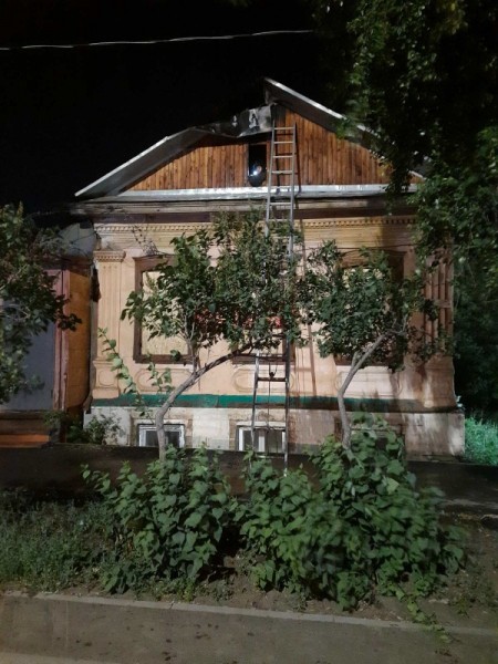 Пожар на улице Чичерина в Оренбурге унёс человеческие жизни (18+) Пожар на улице Чичерина в Оренбурге унёс человеческие жизни (18+)