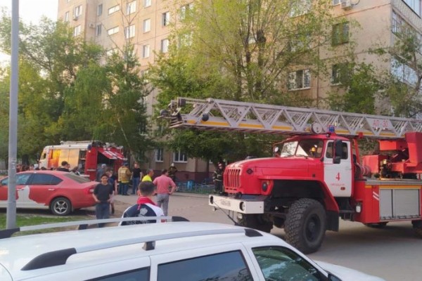 В Оренбурге при пожаре на Салмышской спасли 14 жильцов многоэтажки