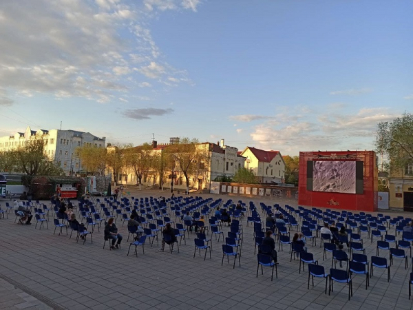 В Оренбурге в кинотеатре под открытым небом показали фильмы о Великой Отечественной войне