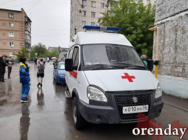 Возможно, из-за грозы в Оренбурге загорелась квартира в многоэтажке