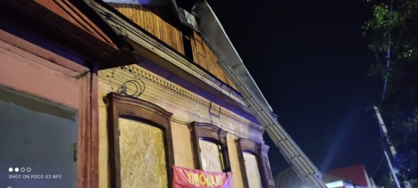 Пожар на улице Чичерина в Оренбурге унёс человеческие жизни (18+) Пожар на улице Чичерина в Оренбурге унёс человеческие жизни (18+)