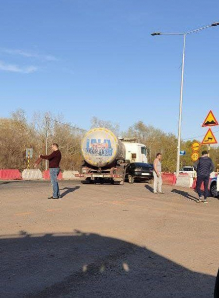 Из-за ДТП у поселка им.Ленина встало движение в сторону Оренбурга