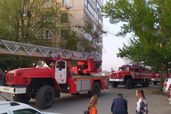В Оренбурге при пожаре на Салмышской спасли 14 жильцов многоэтажки
