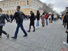 В Оренбурге сторонники Навального водили хоровод