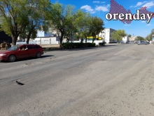 По улице Невельской в Оренбурге из-за обилия ям ремонт плачет
