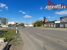 По улице Невельской в Оренбурге из-за обилия ям ремонт плачет