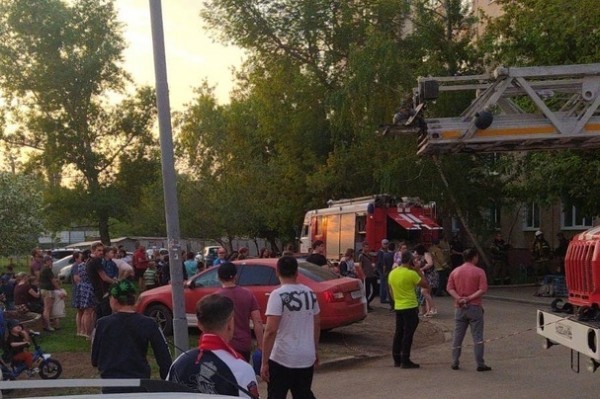 В Оренбурге при пожаре на Салмышской спасли 14 жильцов многоэтажки