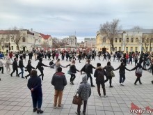 В Оренбурге сторонники Навального водили хоровод