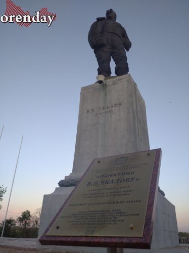 Постигнет ли памятник Чкалову в Оренбурге участь скульптуры Ленина