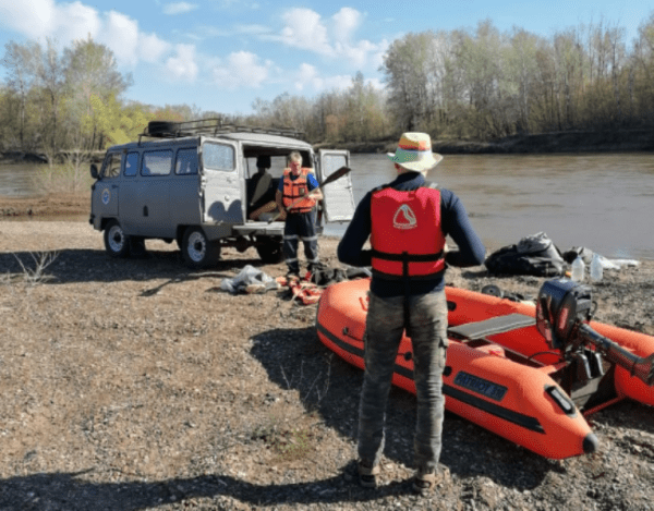 Оренбургские спасатели эвакуировали туристов после неудавшегося сплава по реке Сакмара