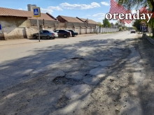 По улице Невельской в Оренбурге из-за обилия ям ремонт плачет