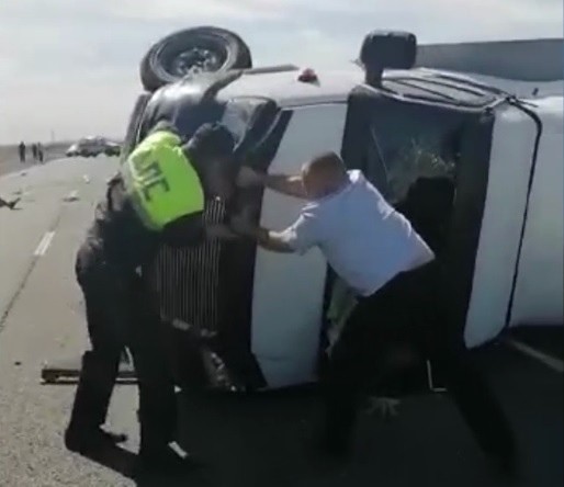 На трассе в Акбулакском районе после ДТП чуть не взорвалась "Газель"