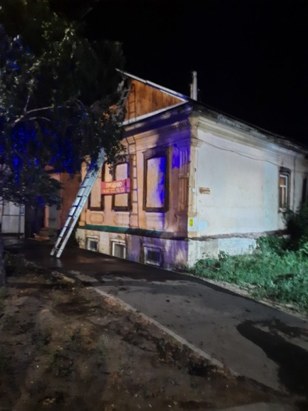 Пожар на улице Чичерина в Оренбурге унёс человеческие жизни (18+) Пожар на улице Чичерина в Оренбурге унёс человеческие жизни (18+)