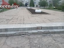 В сквере Дзержинского собираются обновить только урны и лавочки