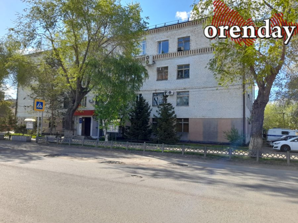 По улице Невельской в Оренбурге из-за обилия ям ремонт плачет