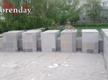 В сквере Дзержинского собираются обновить только урны и лавочки