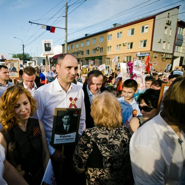 Денис Паслер рассказал о деде-фронтовике и призвал оренбуржцев стать участниками «Бессмертного полка» Денис Паслер рассказал о деде-фронтовике и призвал оренбуржцев стать участниками «Бессмертного полка»