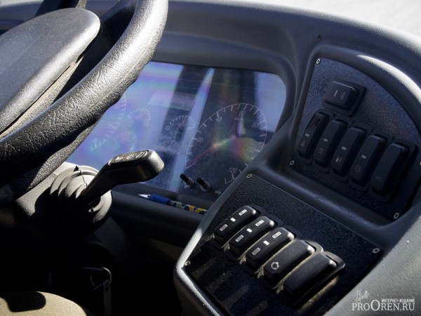 В Оренбурге водитель не выпустил подростка из автобуса и потребовал наличную оплату