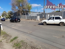 По улице Невельской в Оренбурге из-за обилия ям ремонт плачет