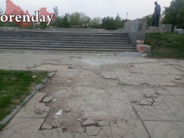 В сквере Дзержинского собираются обновить только урны и лавочки