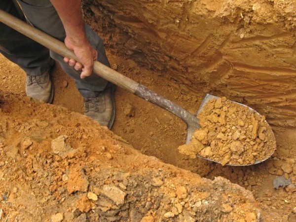 В грунте во время ремонта дороги в Оренбурге обнаружили человеческие останки