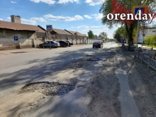 По улице Невельской в Оренбурге из-за обилия ям ремонт плачет