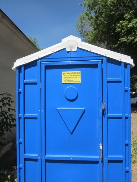 Жителей дома №3 А на улице Богдана Хмельницкого &laquo;терроризирует&raquo;... биотуалет