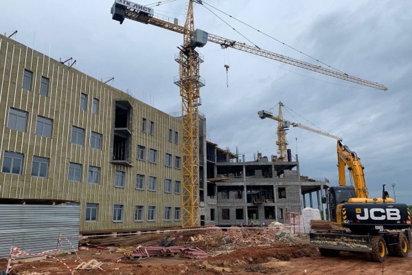 В Оренбурге строительство новой детской больницы идет с опережением графика