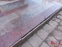 В Оренбурге памятник Пушкину уходит в забытье