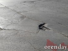 На улице Ташкенсткой в Оренбурге дорожники странным образом проводят ремонт