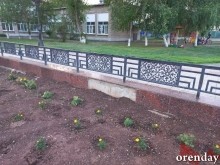 В Оренбурге памятник Пушкину уходит в забытье