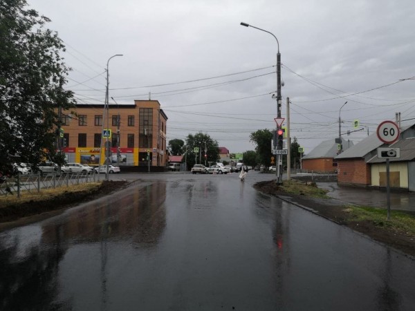 В Оренбурге на пр. Победы дорогу не поделили три автомобиля