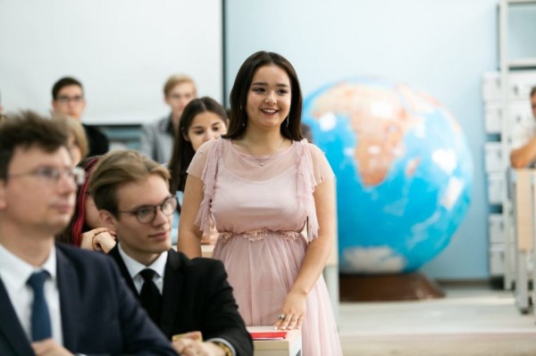 Денис Паслер поздравил выпускников лицея-интерната для одаренных детей Оренбуржья