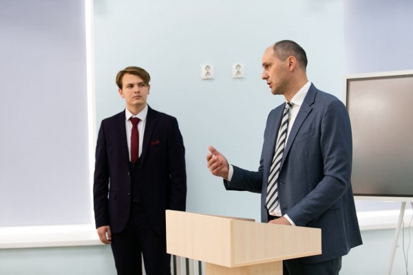 Денис Паслер поздравил выпускников лицея-интерната для одаренных детей Оренбуржья