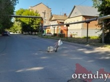 На улице Ташкенсткой в Оренбурге дорожники странным образом проводят ремонт