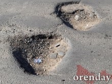 На улице Ташкенсткой в Оренбурге дорожники странным образом проводят ремонт