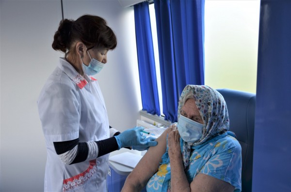 На территории Переволоцкой больницы 28 июня можно привиться от коронавируса